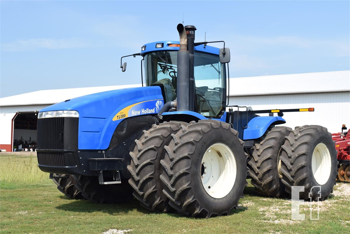 New Holland TJ380 Tractor