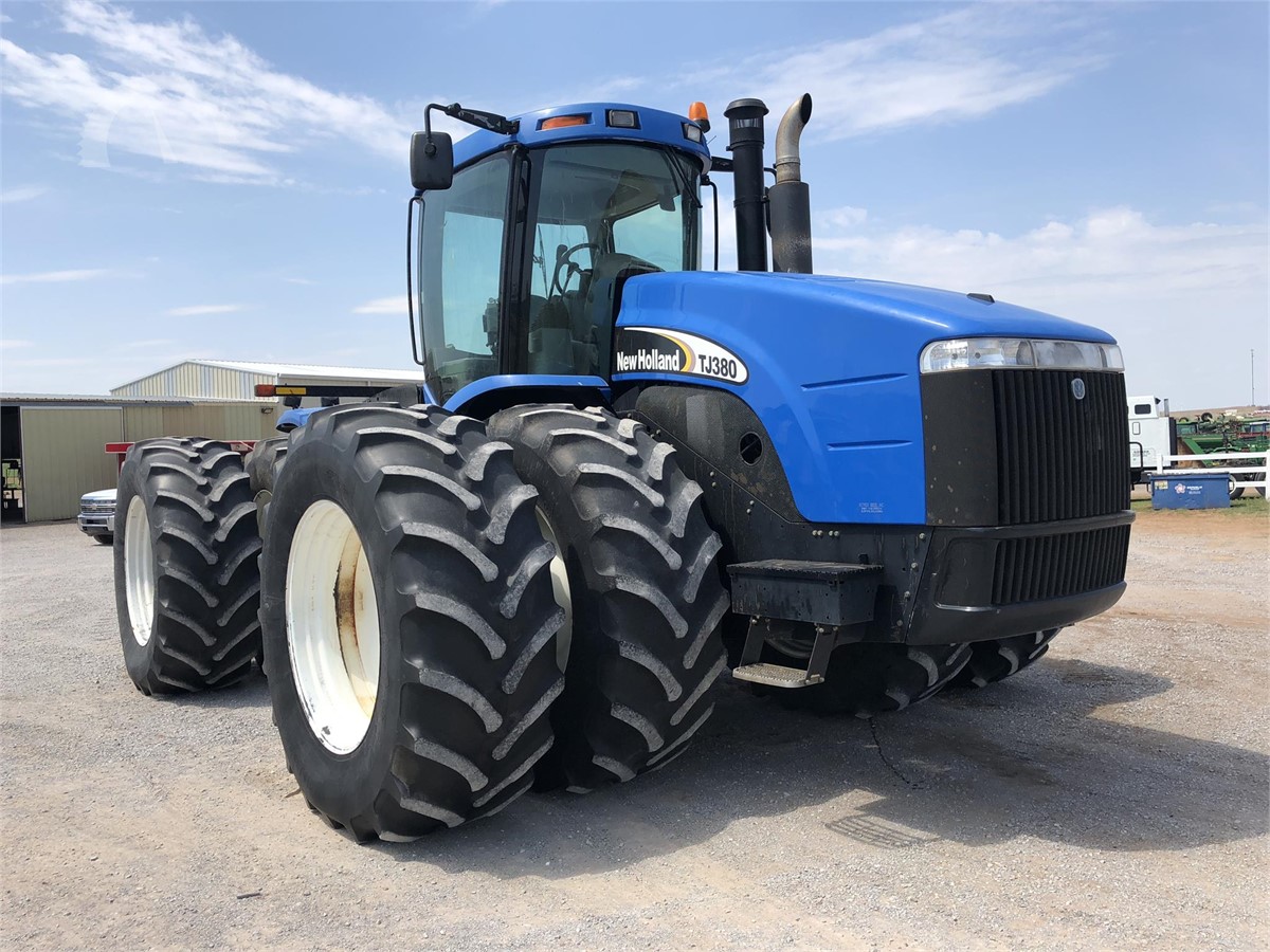 New Holland TJ380 Tractor