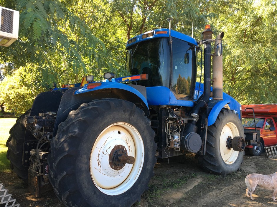 New Holland TJ380 Tractor